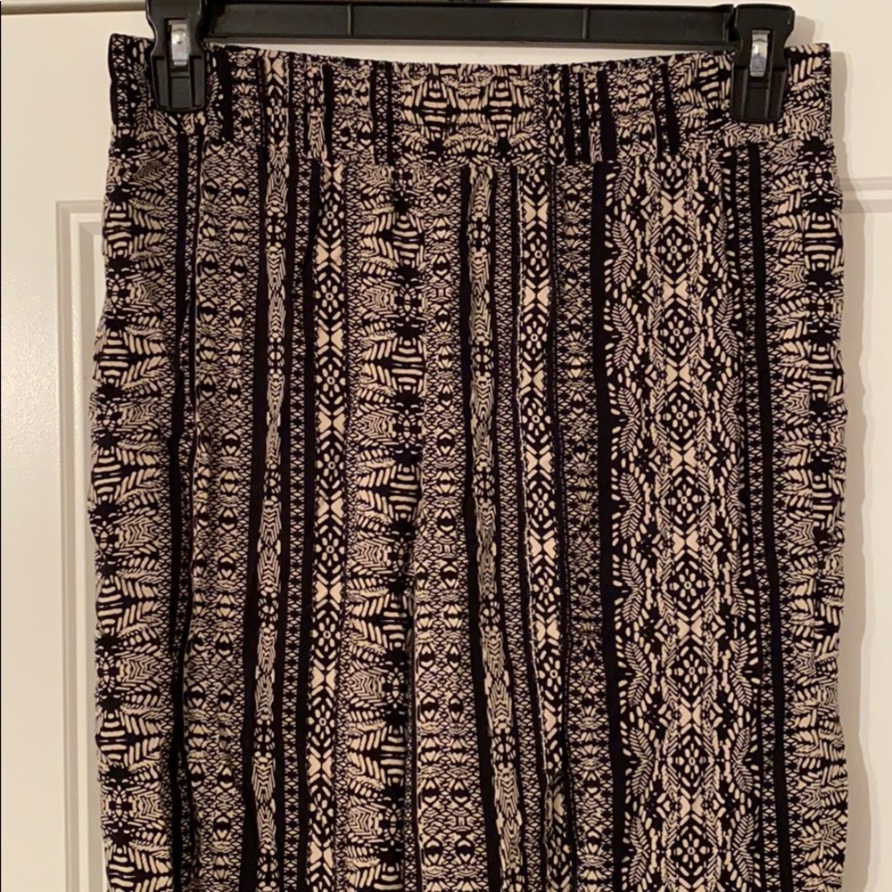 Pattern loose pants
